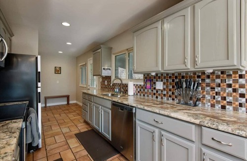 Littleton House | Spacious Homestead 3 Baths Game Den Yard