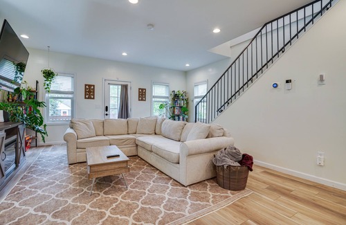 Hopkins House | Spacious Hopkins Home ~ 9 Mi to Minneapolis!