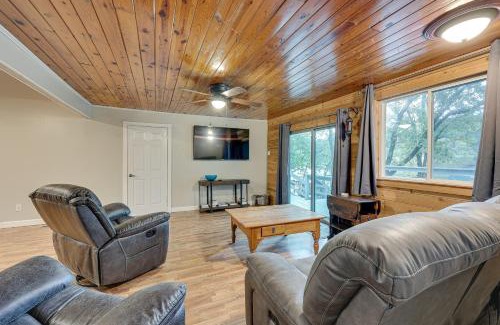 Rockwell House | Spacious Hot Springs Lakehouse on Lake Hamilton!