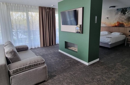 Roden Hotel | Spacious Hotel Suite Near Havezate Mensinge Museum