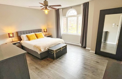 Plateau House | Spacious HOUSE 2 bed, 3 Bath with Parking