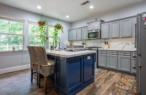 Acworth House | Spacious House 4BR, Home Theater, Gym, BBR, Bar