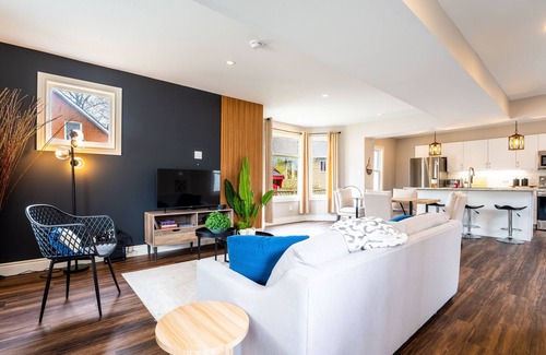 Stratford House | Spacious House Close to Festival Sleeps 6 and Comes With Free Parking