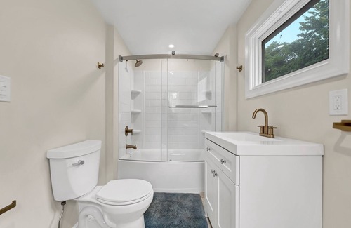 Youngstown House | Spacious House for Families, Couples, & Fishermen. Parking for Boats/Trailers.