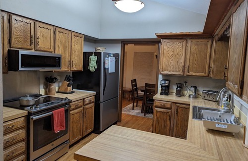 East Boulder House | Spacious house in Boulder with 2 car garage and AC