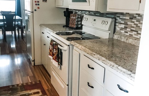 Springdale House | Spacious House in the Heart of NW AR w/Office and Game Room