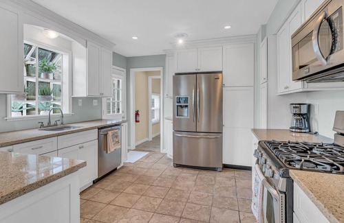 Highlands House | Spacious house near Sandy Hook Beach perfect for families!