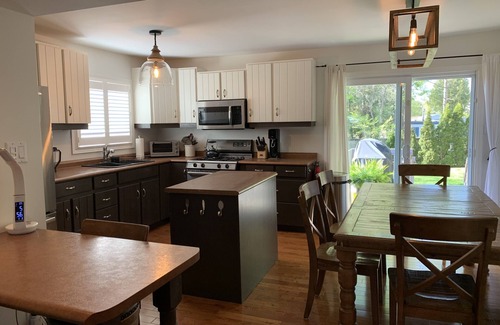 Lambton Shores House | Spacious house only 5 minutes walk down to Ipperwash beach (All inclusive)