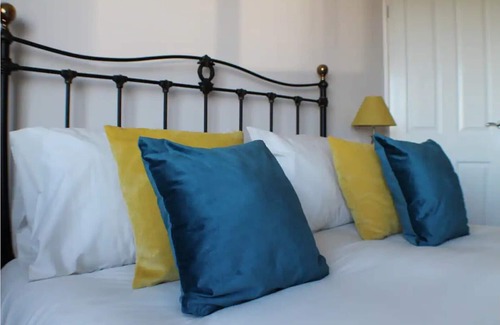 Chesterfield House | Spacious House on the edge of the Peak District National Park