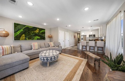 Newark House | (Spacious House – Sleeps up to 20+ guests | Near Airport & City)