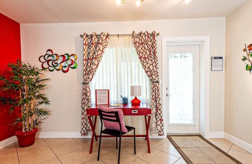 Lake Ridge Cottage | Spacious House with Patio & Grill