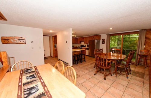 North Conway House | Spacious House w/Outdoor Fire Pit, 5 Min. Drive to Downtown N. Conway!