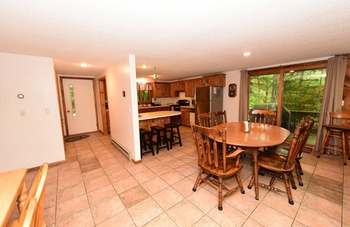 North Conway House | Spacious House w/Outdoor Fire Pit, 5 Min. Drive to Downtown N. Conway!