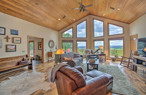 Royal House | Spacious House w/ Wraparound Deck + Mtn Views!