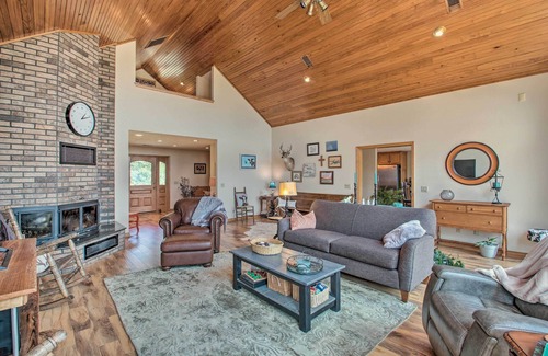Royal House | Spacious House w/ Wraparound Deck + Mtn Views!