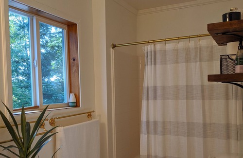 Eatonville House | Spacious house with unbeatable views. 5 min to Alder Lake, 30 to Mt. Rainier.