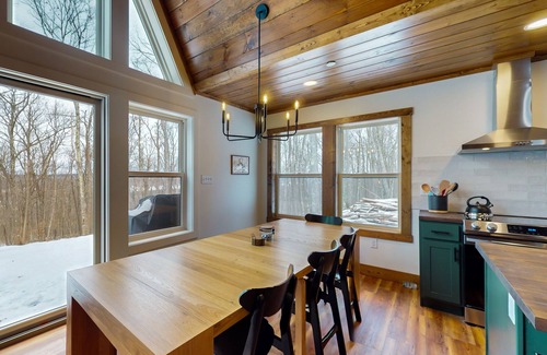Swanton House | Spacious house with deck, fire pit, grill & ping pong table