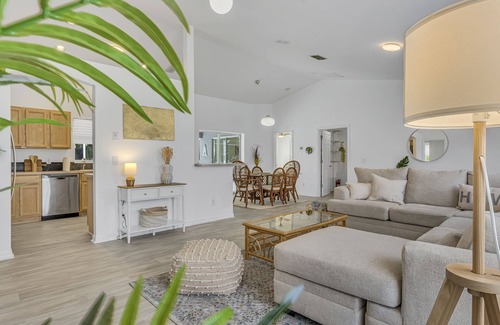 North Port House | Spacious House with Relaxing Pool-Minutes to Warm Mineral Springs & Best Beaches