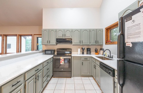Steelville House | Spacious hunting lodge hideaway with stunning views and Private River Access