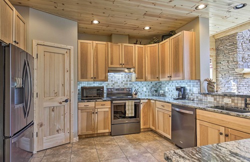 Hurley House | Spacious Hurley Home w/Game Room Near Lakes