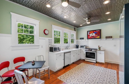 Historic Hyde Park North House | Spacious Hyde Park Retreat on Packwood