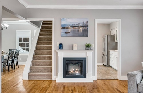 La Crosse House | Spacious & Immaculate Dog-Friendly Gem, Near UWL, Washer/Dryer & Fire Pit!