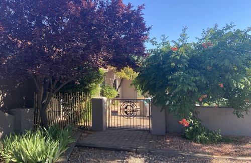 Sedona House | Spacious Indoor & Outdoor Living With Beautiful Red Rock Views. Near Holy Chapel