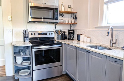 Columbia Apartment | Spacious Industrial Modern Apt 2BR 1BA DT Upstairs