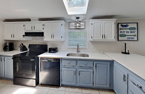 Put-in-Bay House | Spacious Island Club Home – Summer Fav! 10 PP-3 BR-2 BA-Pool- IC95
