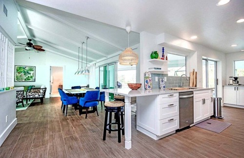 Beachview Country Club Estates House | Spacious island retreat with pool | Minutes to the beach - Blue Heron in Sanibel