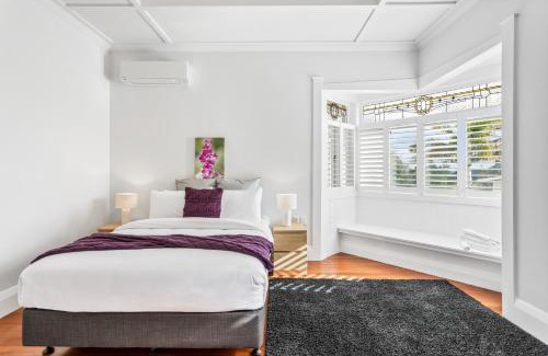 Mount Eden House | Spacious Kingsland 4BR Home