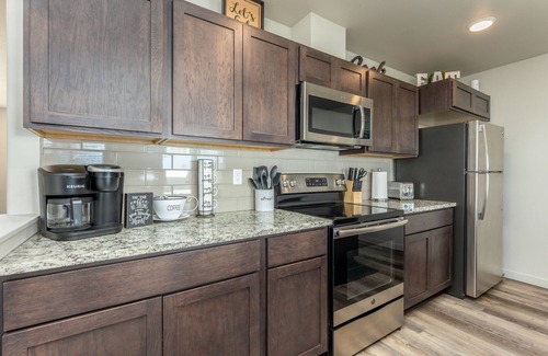 Tri-Cities House | Spacious kitchen suitable for large groups, close to shopping, parks & wineries.