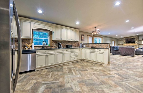 Jonas House | Spacious Kunkletown Home w/Full Game Room & Deck!
