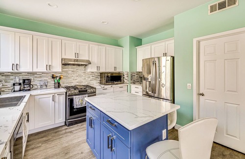 Lake Elsinore House | Spacious Lake Elsinore Home w/Pool & Hot Tub!