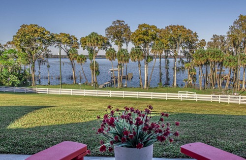 Thonotosassa House | Spacious Lake Front , Private Pool/Spa and Dock