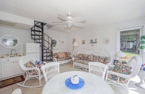 Mayhew House | Spacious Lake Front 5-bedroom house on Lake Norman with WiFi