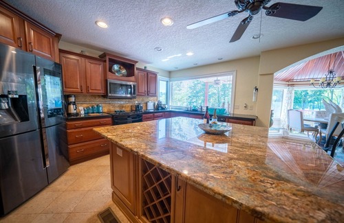 Mid America House | Spacious Lake Hamilton Retreat – Ideal for Family Getaways & Group Gatherings!