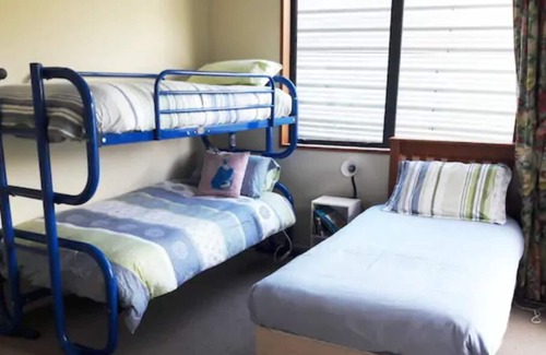 Lake Hawea House | Spacious Lake Hawea Home- 15 Mins from Wanaka
