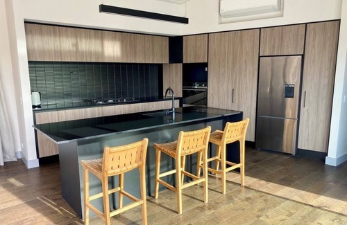 Kinloch House | Spacious Lake House, close to Lake, golf courses, cycling and walking tracks