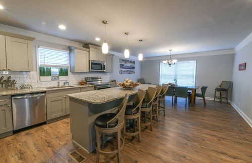 Dawsonville House | Spacious Lake House with Dock and Swimming Pool