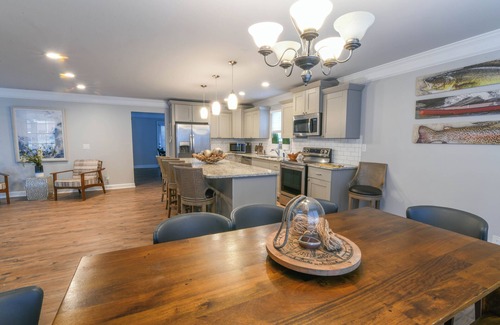 Dawsonville House | Spacious Lake House with Dock and Swimming Pool