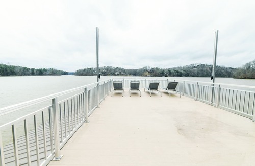 Dawsonville House | Spacious Lake House with Dock and Swimming Pool