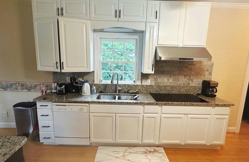 Conyers House | Spacious Lake House with Game Room & Family Amenities and Pc gaming