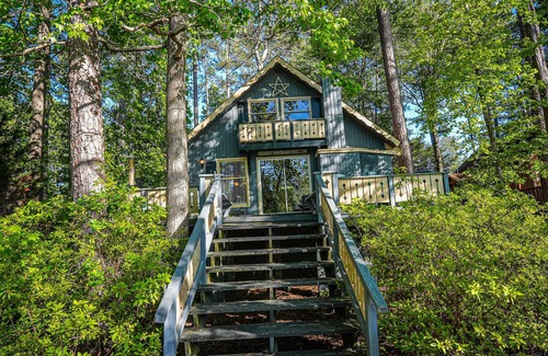Pine Mountain Ski Chalet | Spacious Lake View chalet perfect for making memories!