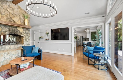 Berea House | Spacious Lakefront *Gem* Pet & Family Friendly