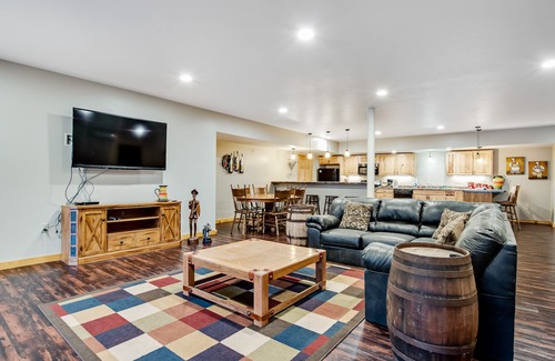 Harshaw Cabin | Spacious Lakefront Home with Dock - Water Views, Free Internet, Washer & Dryer