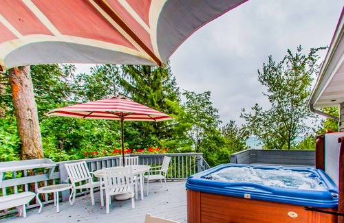 Shorewood-Tower Hills-Harbert House | Spacious lakefront home with private beach, hot tub, fire table, & views