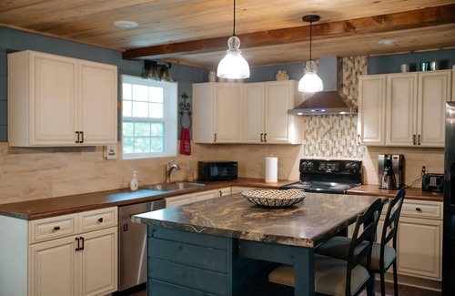 Higden Cottage | Spacious Lakefront Retreat w/Hot Tub & Guesthouse
