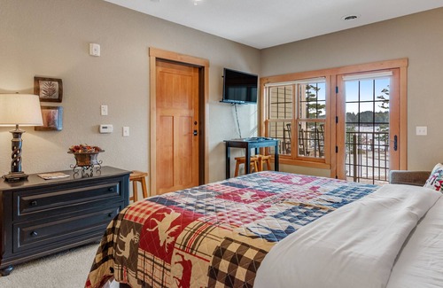 Three Lakes Condo | Spacious lakefront studio with kitchenette, balcony, pool, hot tubs, & firepit