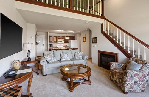 Birchwood Condo | Spacious Lakeside Condo at Tagalong Golf Resort with Indoor Pool and Hot Tub